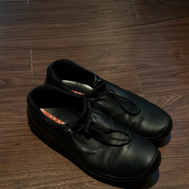 프라다 스트링로퍼 275