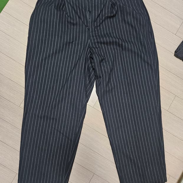 예스아이씨 스트라이프 팬츠 L 팝니다