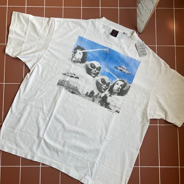세인트미카엘 x 션 우더스푼 키키 티셔츠