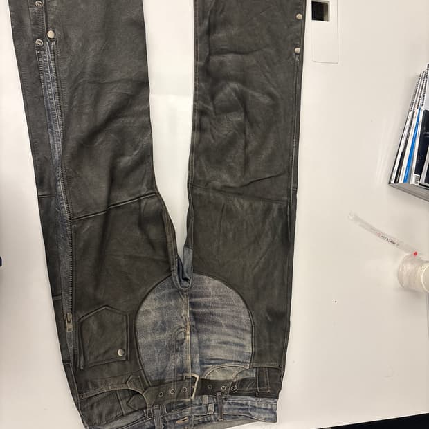 아크네트롱프뢰유 팬츠