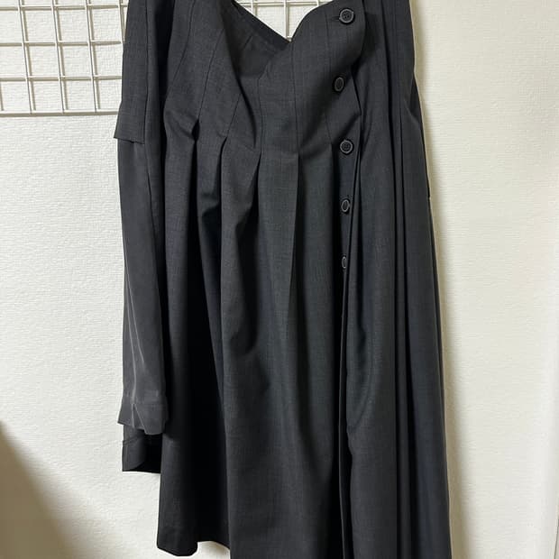 The ilma 25ss unbalanced pleated skirt