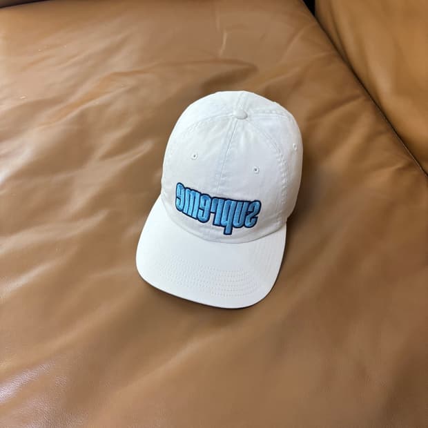 Supreme 슈프림 리버스 로고 화이트 6패널 볼캡 모자 (White)