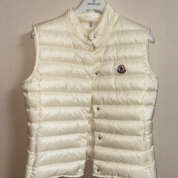 몽클레어 경량 조끼패딩 1사이즈