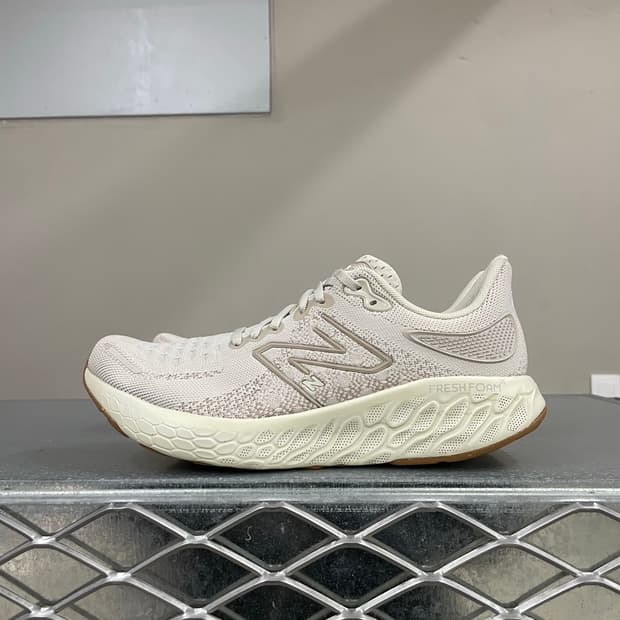 뉴발란스 프레쉬 폼 베이지 265