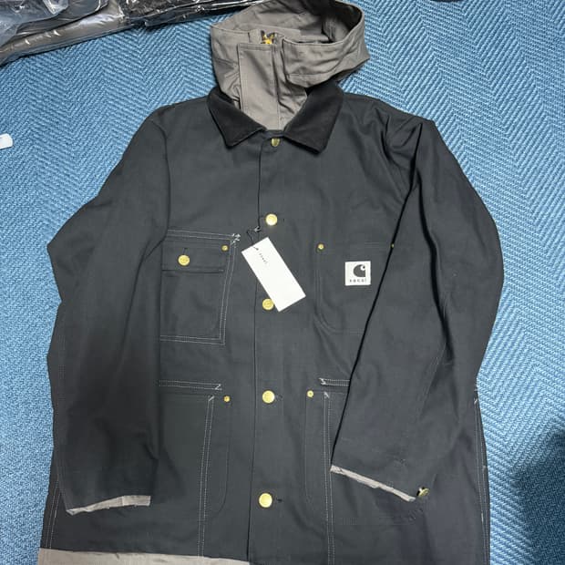 [2]사카이 칼하트 리버시블 덕 코트 블랙 그레이