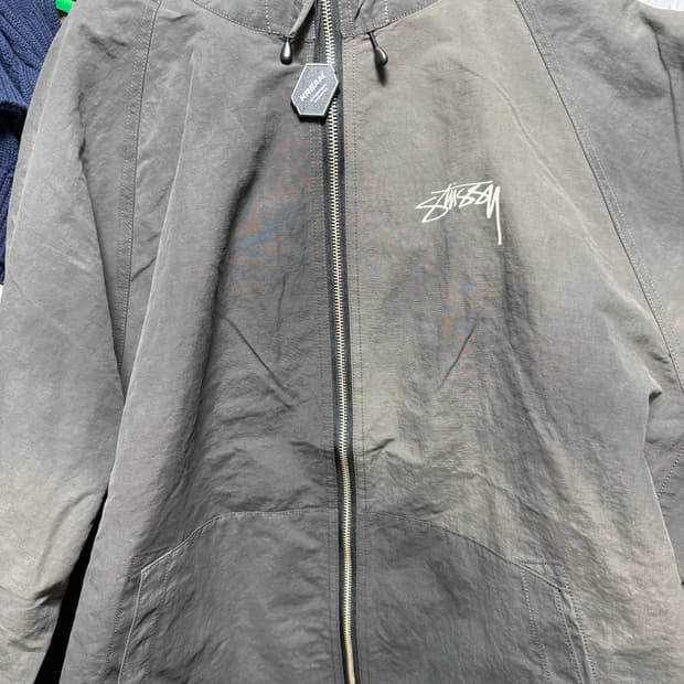 스투시 바람막이