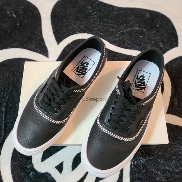 반스 x 화이트 마운티니어링 블랙 스니커즈 250