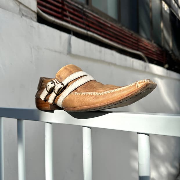 WHOOP DE DOO strap leather shoes / beige