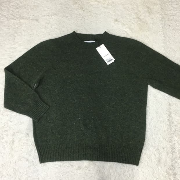 아웃스텐딩 라운드넥니트 DD22