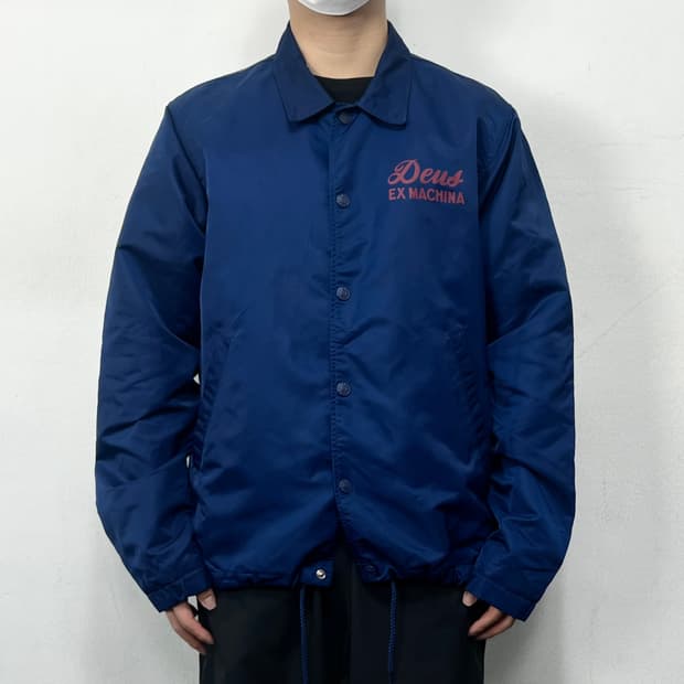 데우스 엑스 마키나 로고 코치 자켓 블루 베니스