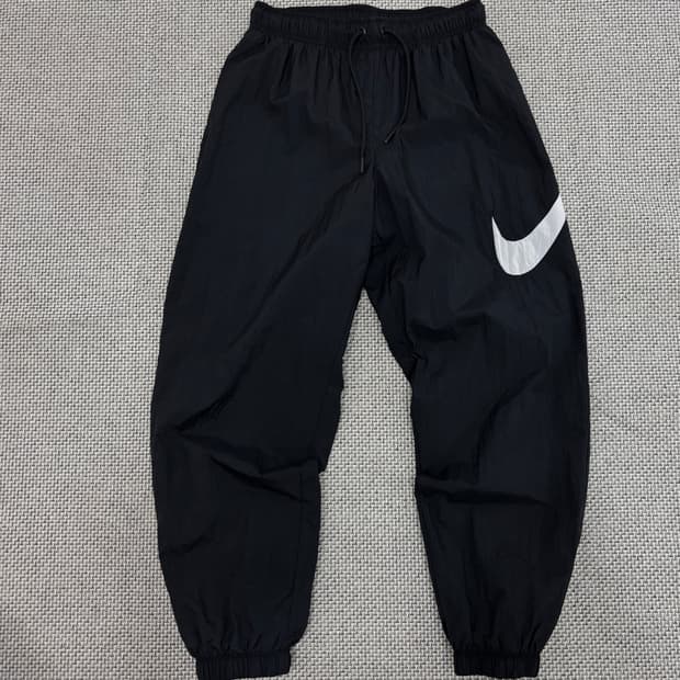  Nike 에센셜 우븐 조거 팬츠