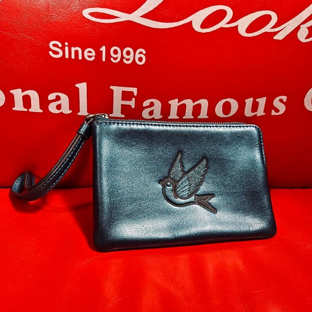 코치(COACH) 글리터 패치 버드 지퍼 지갑