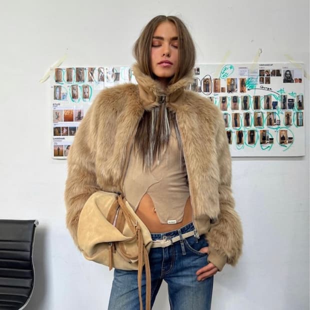 글로니 레빈 퍼자켓 카멜브라운 하이넥기모무스탕스웨이드아우터하프숏코트베이지