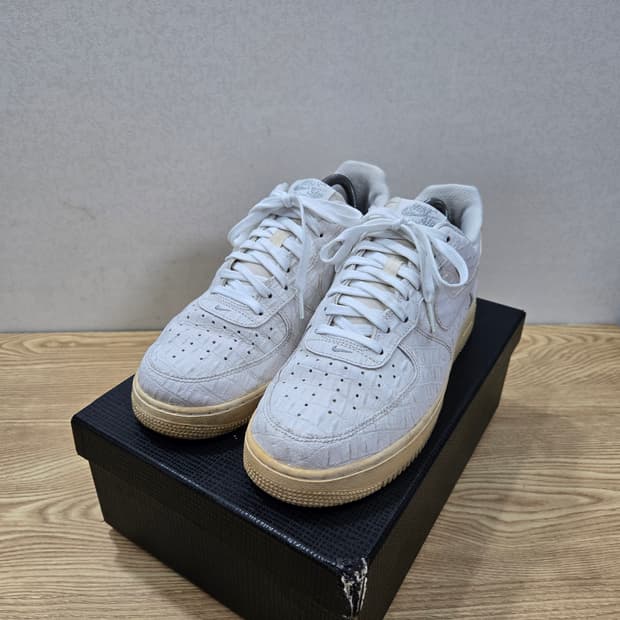 270 나이키 에어포스1 07 LV8 크로커다일 