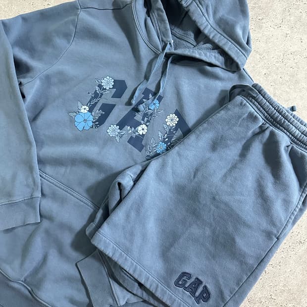 GAP 플라워 로고 후드 셋업 /050