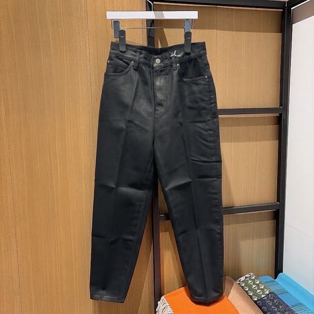 (정품/새상품) TOTEME 토템 여성 블랙 테이퍼드 데님 팬츠
