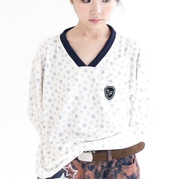 [F.E.E.S] V neck flower terry shirt 샵페어리