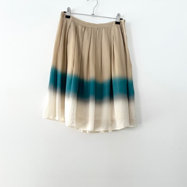 Sand gradation ocean skirt