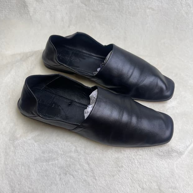 [40] MASSIMO DUTTI 플랫 가죽 || 255