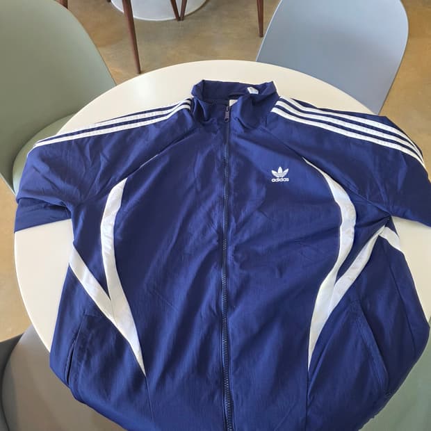 아디다스 아카이브 트랙탑