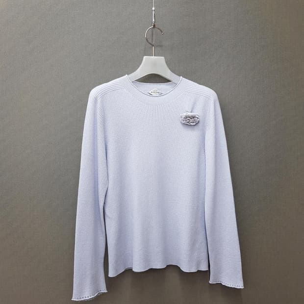 한섬 SJSJ 2023 라운드넥 플라워 디테일 니트 F사이즈