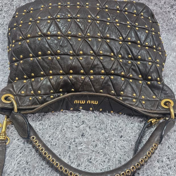 미우미우 퀼팅 금장 숄더백