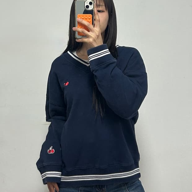 키르시 오버핏 브이넥 스웻셔츠 맨투맨 네이비