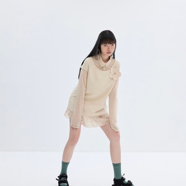 나비버스 비즈 탑 베이지 Beads Applique Top_Beige