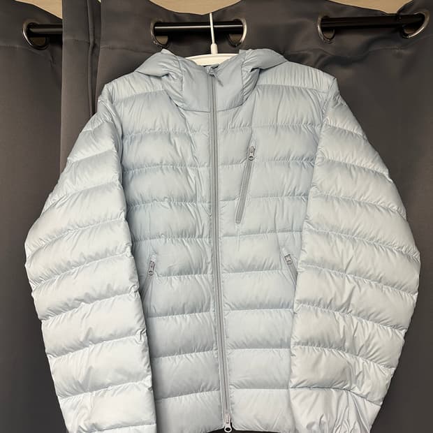 무신사스탠다드 시티 레저 후디드 라이트 다운 재킷 클라우디 블루 M사이즈