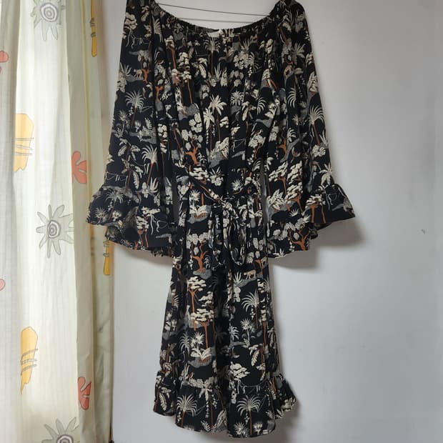 H&M  소매통 넓은  원피스 170/96A(66~77)