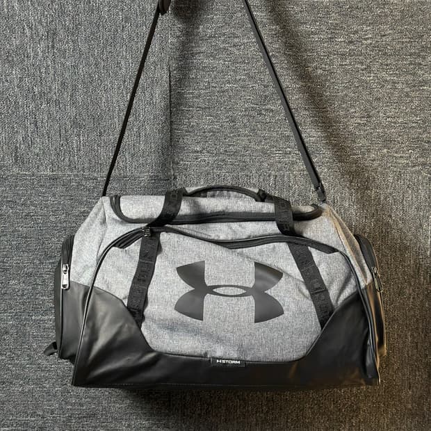 언더아머 더플백 회색