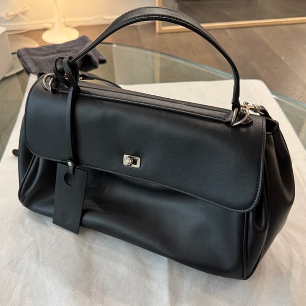 siyazu 시야주 미첼백 블랙 입니다