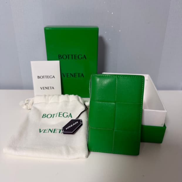 크림 풀구성 ) 보테가베네타 지갑 플랩 카드 케이스 패러킷