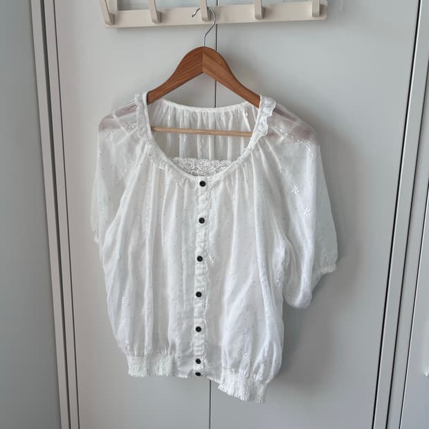 Majestic legon 도트 잔꽃 자수 블라우스