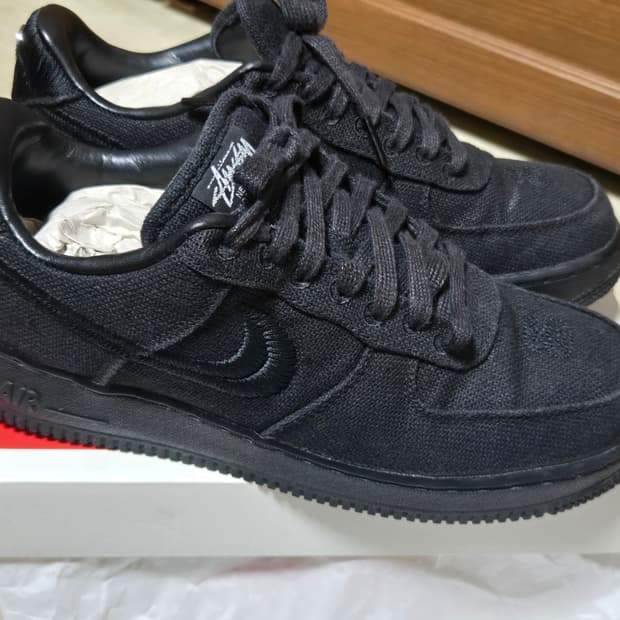 나이키 x 스투시 에어포스 1 로우 트리플 블랙