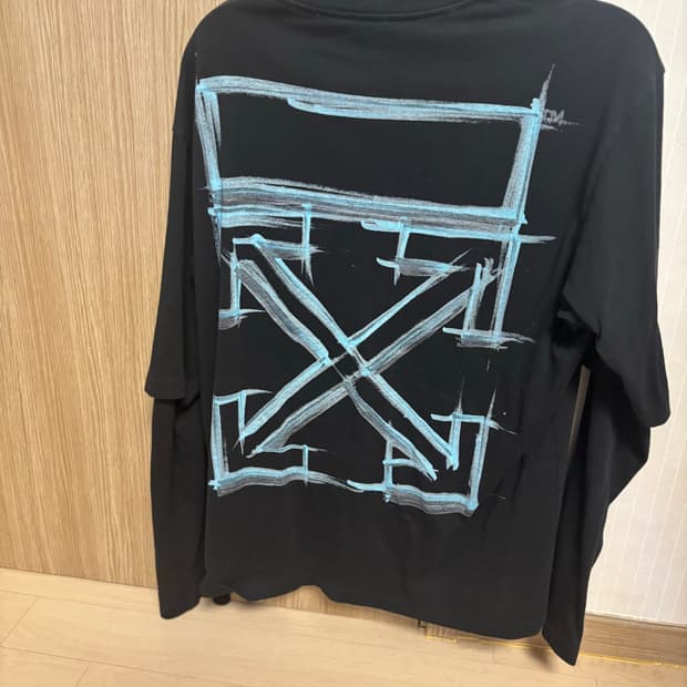 오프화이트 롱슬리브