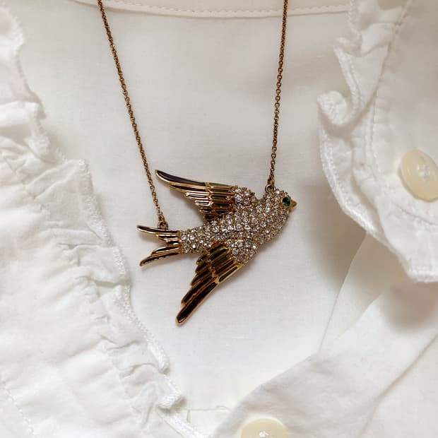 Juicy Couture 큐빅 버드 참 커스튬 목걸이
