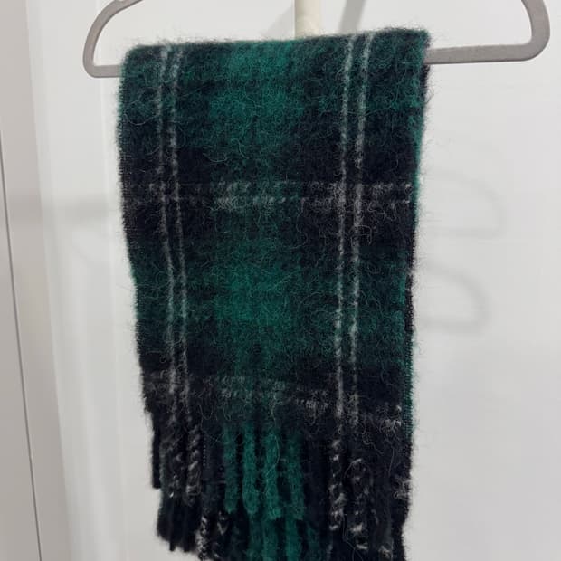 에뛰드 스튜디오 블랙와치 목도리