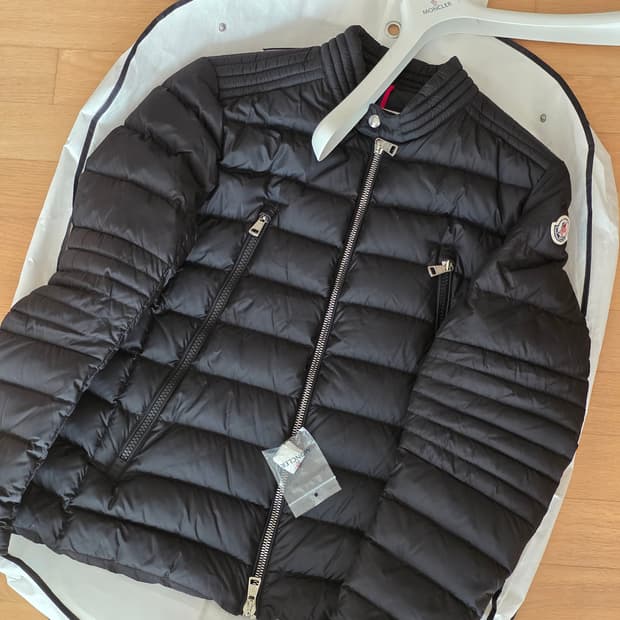 [백화점판] 몽클레어 아미오 쇼트 다운 재킷 경량 패딩 5사이즈