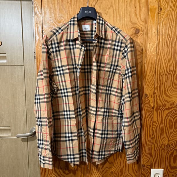 버버리 신형 노바체크 셔츠 판매 합니다.