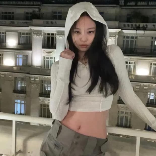 헤인서 크롭 후드 (제니님 착용)