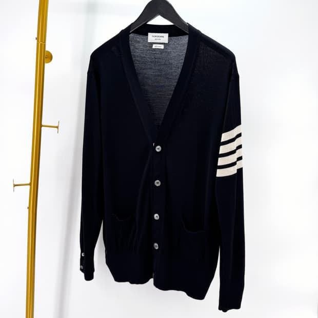 [5사이즈] 톰브라운 사선완장 메리노울 가디건 블랙 (MKC002A)
