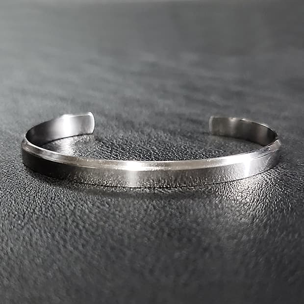 Silven 티타늄 6mm 남자 미니멀 라인 오픈 팔찌