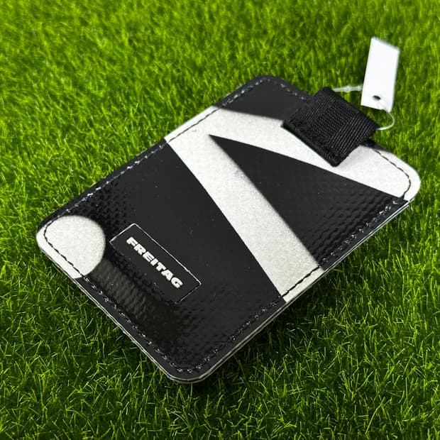 [새상품] 프라이탁 희귀 유광 검흰 저스틴 #freitag