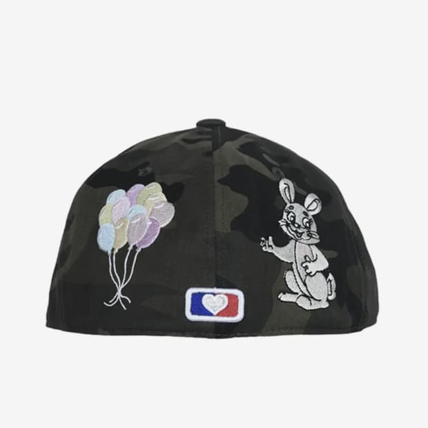 더뮤지엄비지터 RABBIT EMBROIDERY CAP 카모 모자