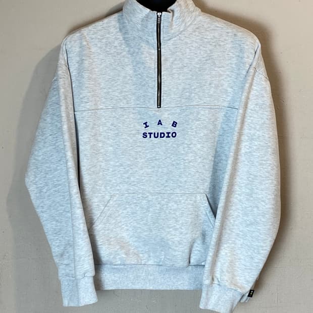 아이엡 스튜디오 하프 집업 스웨트 셔츠