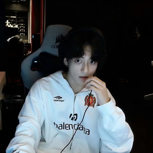 발렌시아가 사커 후드 집업 티셔츠 화이트 서울 싸커 후디 티 롱 슬리브