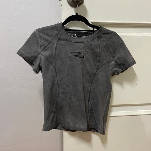 디퍼런티스 워싱 크롭 반팔 