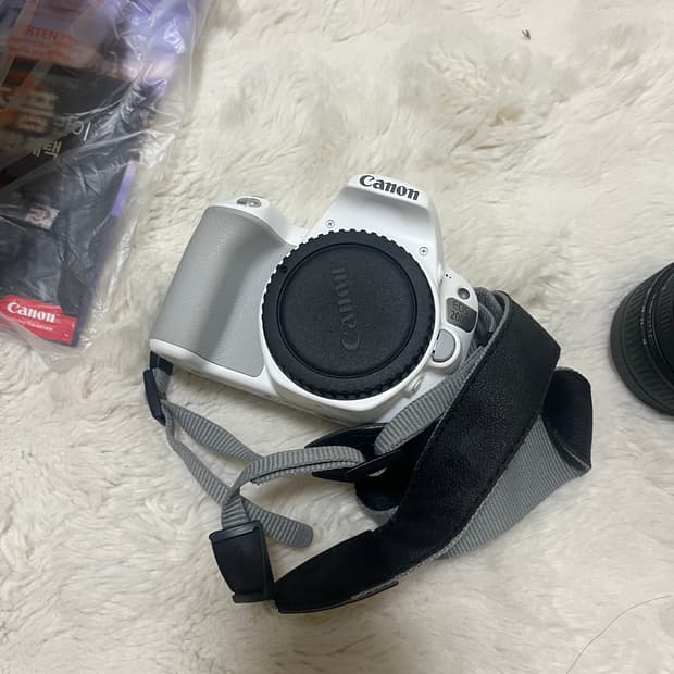캐논 EOS 200D 화이트 (DSLR 바디 + 풀박스)