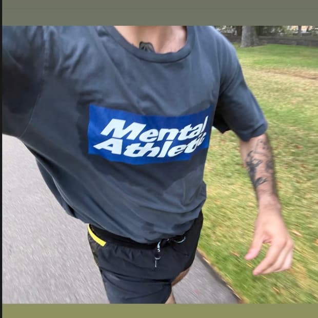 mental athletic 로고티 블랙